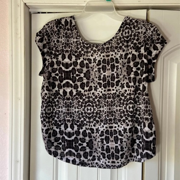 No Boundaries - Woman's Leapord Spotted Blouse - Picture 1 of 4